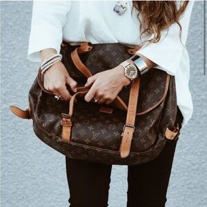 #28. Authentic Louis Vuitton Saumur 43 Messenger Bag